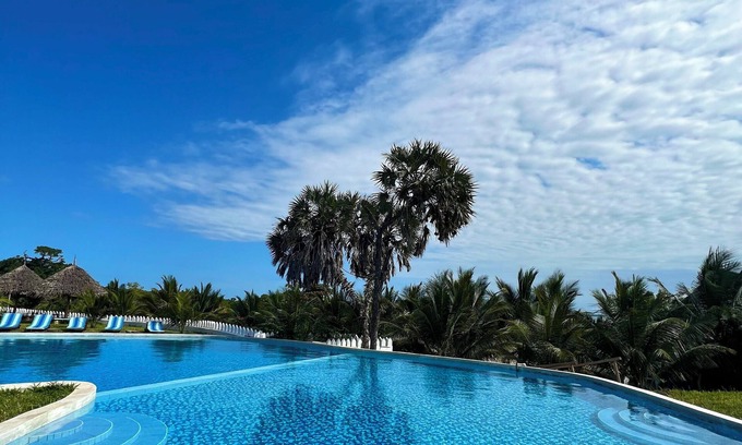Funzi Island Hotel | Experience Relaxation at The Funzi Keys with Pool & Spa