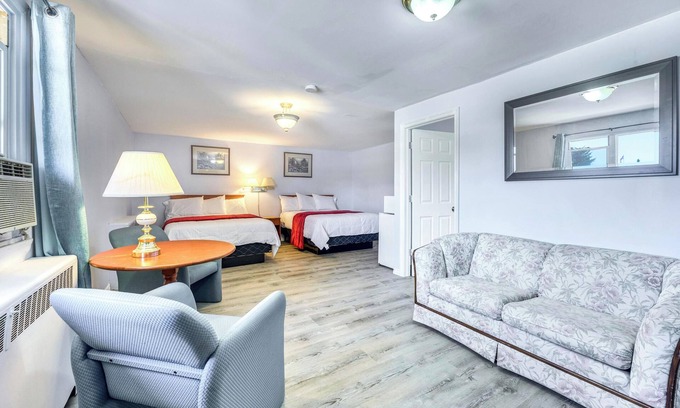 Sarnia Hotel | Cozy Stays at The Gables Inn with Spa and Breakfast