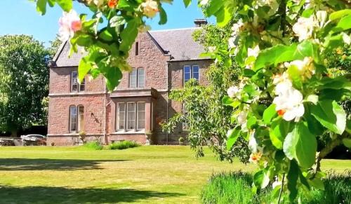 Duddo Bed & Breakfast | Quaint Gables Bed & Breakfast | Guest Rated 9.9/10