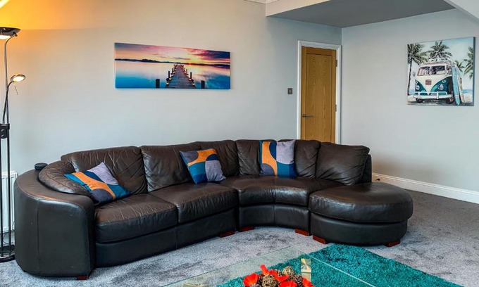 Canford Cliffs Apartment | Beautiful 3 Bedroom Penthouse at The Gables Poole