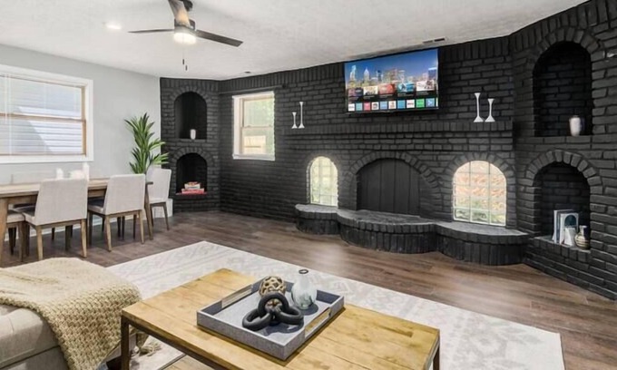 Royal Manor House | Inviting Gahanna Cabana - Relaxing Hot Tub & 5 BR Comfort