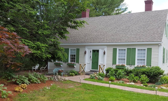 Damariscotta Apartment | Discover The Gallery Apartment: Beachfront Bliss Awaits