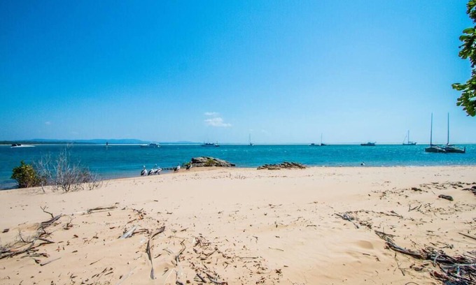 Seventeen Seventy House | Serene Getaway at The Gallery - Beachfront Escape in 1770