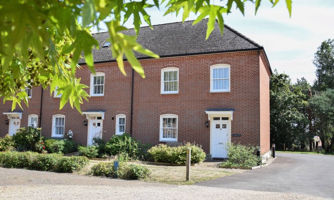 Blythburgh Cottage | Family-Friendly Stay at The Gallery with Pool in Blythburgh