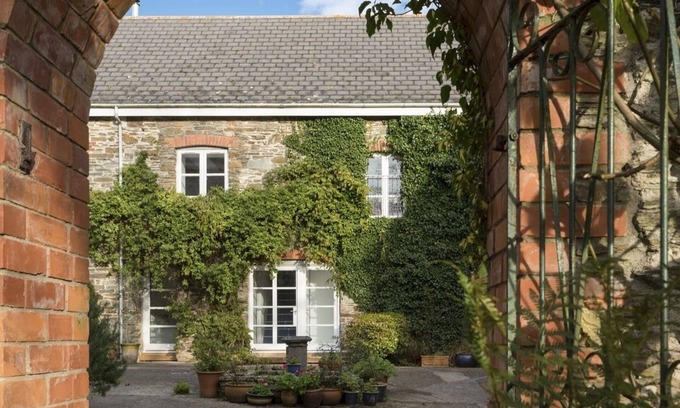 Kingsbridge Cottage | Family-Friendly Retreat with Ocean View in Aveton Gifford