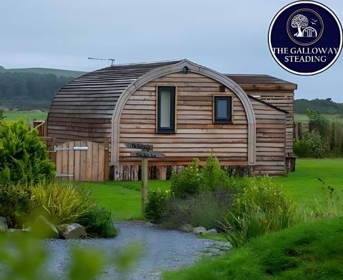 Newton Stewart House | Pet-Friendly Family Glamping Pod with Garden & Hot Tub
