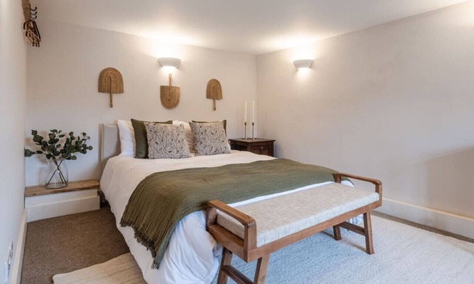 Leafield House | Discover The Gamekeeper's Cottage - 10/10 Guest Rated Retreat