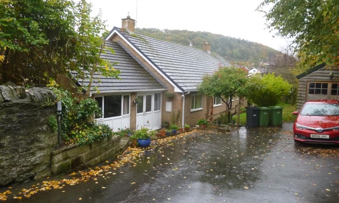 Knighton Bed & Breakfast | Cozy Escape at The Garden House B&B with Breakfast Included