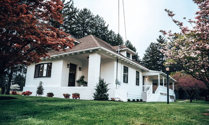 Chambersburg House | Experience The Garden House: Family-Friendly & Rated 10/10