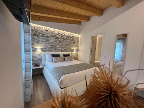 Volastra House | Discover The Garden: Family-Friendly Retreat with 9/10 Rating