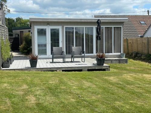Saint Ann's Chapel Apartment | Cozy Garden Room Stay in Cornwall with Hot Tub & Breakfast