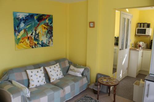 Waddesdon Apartment | Guest Rated 9.8: The Garden Room Westcott for Families