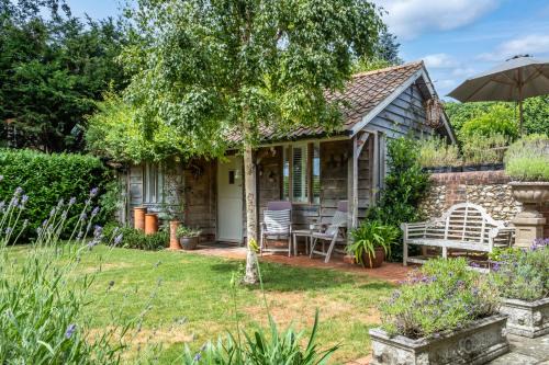 Dorking Ski Chalet | Discover The Garden Studio: 4-Star Retreat with Top Reviews