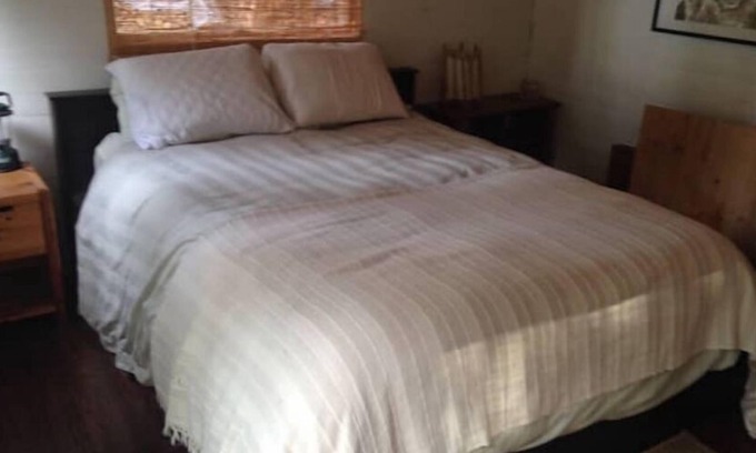 Savary Island House | Immaculate Garden Suite - Top-Rated Family Retreat
