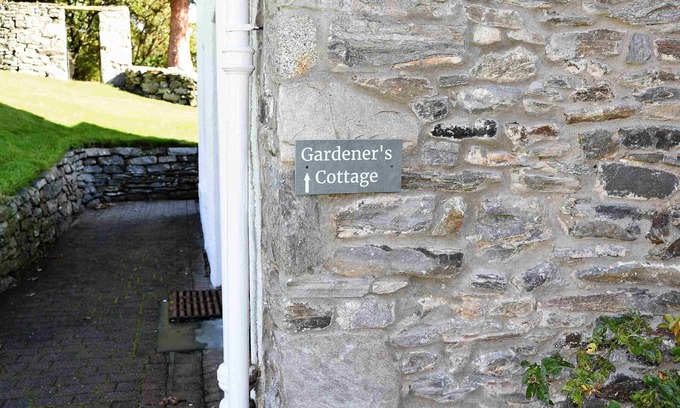 Pitlochry Cottage | Pet-Friendly Getaway at The Gardeners Cottage Retreat
