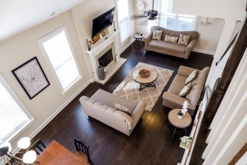 Columbia House | Relax at The Garnet Door Bungalow - Your Perfect Escape