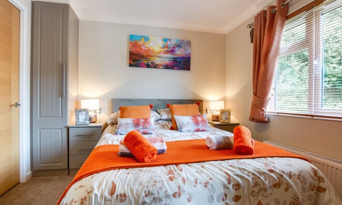Wiseman's Bridge House | Family-Friendly The Garnwen Lodge - Two Bedroom Retreat