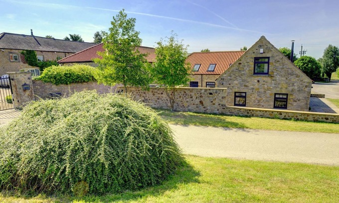 Richmond House | THE GATE HOUSE, pet friendly, character holiday cottage in Barton