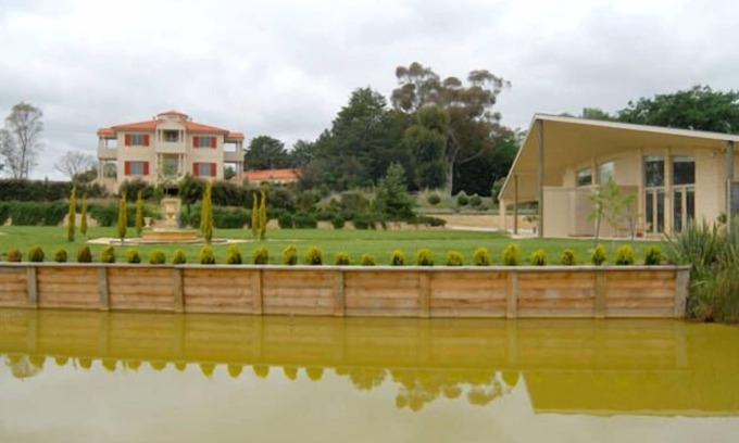 Yering Apartment | Experience Villa Raedward: 4-Star Spa Retreat with Hot Tub