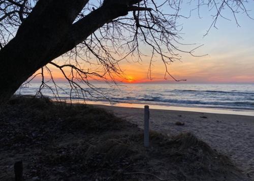 Lakeside House | Relax at The Gatehouse on Orchard Beach with Ocean Views