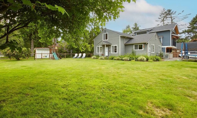 Issaquah House | Gateway Gathering: Pet-Friendly Ocean View Retreat