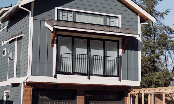 Issaquah House | The Gateway Getaway-peaceful with epic views