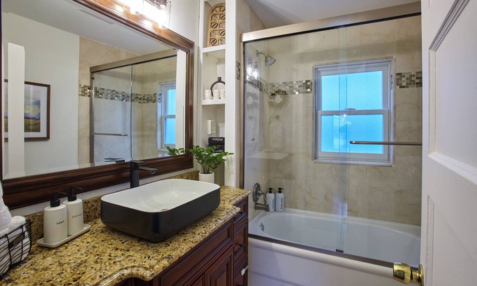 Park Pointe House | The Gateway House - Charming Family Retreat with Spacious Yard