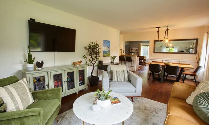 Olde Town House | Family-Friendly Gateway House with Scenic Views & Yard