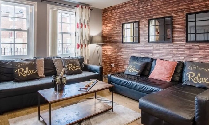 Chester Apartment | Spacious Gathering Chester 3 – Perfect for City Explorers