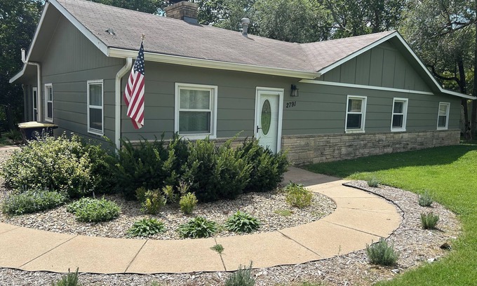 Manhattan House | The Gathering House: Your spot for retreats, reconnection, and Wildcat weekends