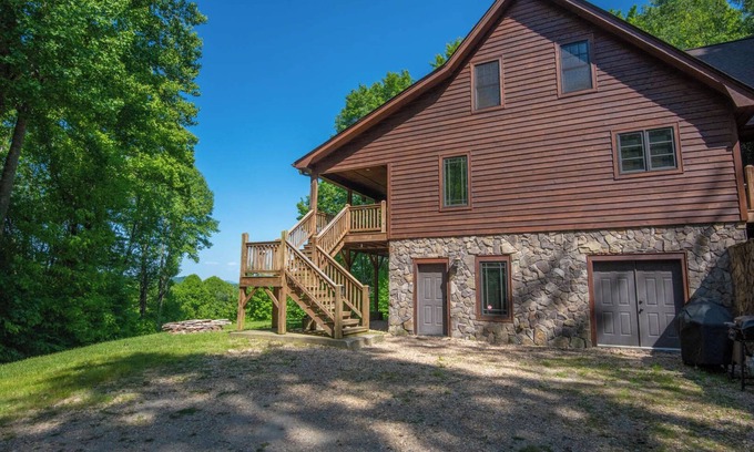 Creston Cabin | Discover The Gathering Place: Blue Ridge Mountain Retreat