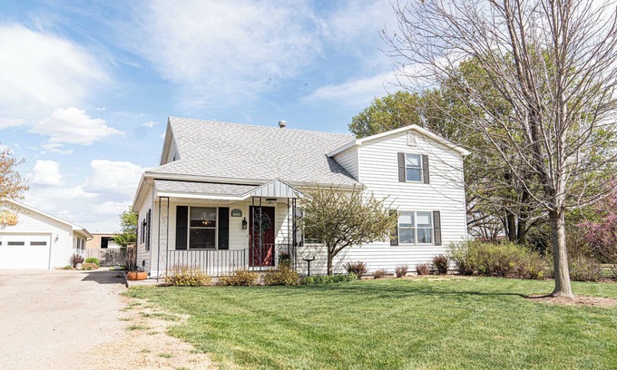Partridge House | Experience Herren House: 6 BR Retreat with Breakfast & More