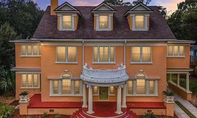 Duckpond House | Discover The Gator Manor: 6 Bedrooms Near UF & Stadium