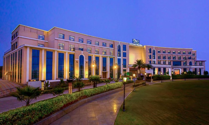 Greater Noida Hotel | Discover The Gaurs Sarovar Premiere: Family-Friendly Oasis