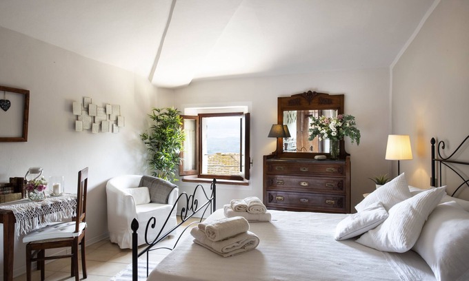 Montalcino House | Relax at The Gelda House with Ocean View and Pool Access