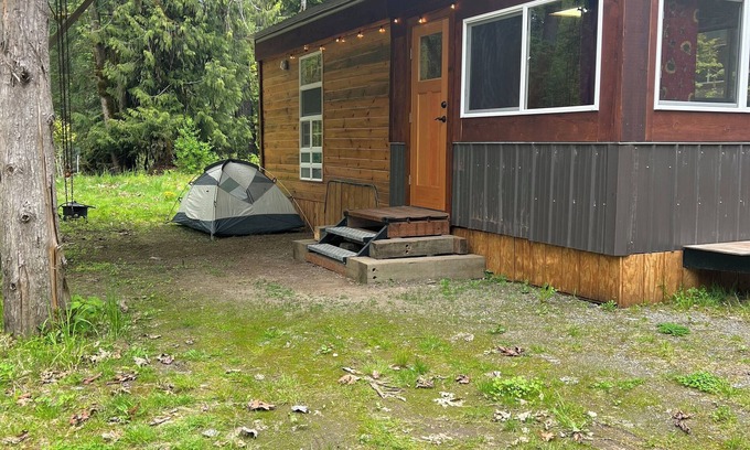 Glacier Cabin | The Gem a cozy, Tiny home in Glacier.