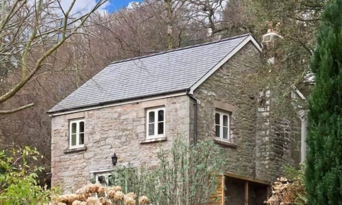 Redbrook Cottage | Family-Friendly The Generals Cottage with Cozy Open Fire