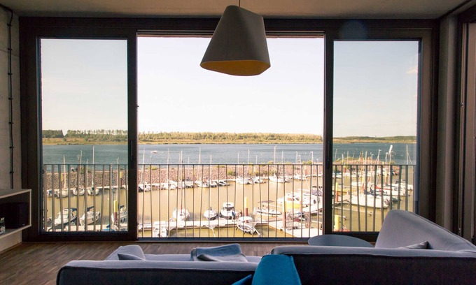 Zwenkau Apartment | Exceptional Oceanfront Stay at The Generous - Z1-THE HOUSE