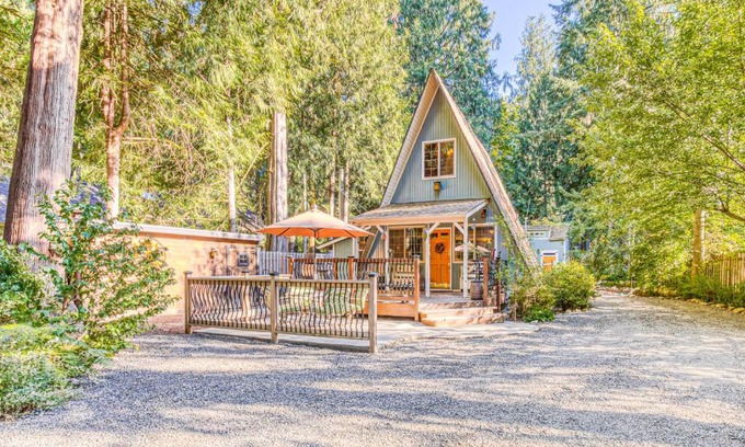 Marmot House | Pet-Friendly Getaway with Excellent 9/10 Guest Rating