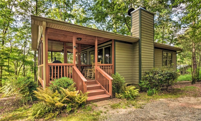 Helen Cabin | Relaxing Retreat: 'The Get Away' at Sautee Mountain