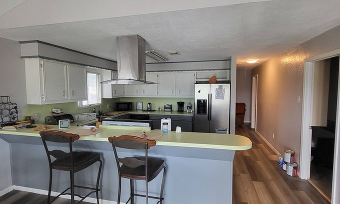 Freeport House | Perfect Getaway for Families and Anglers by the Canal