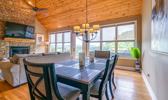 Silver Point Condo | Elegant Condo with Lake Views & Pool - Rated 9.8/10