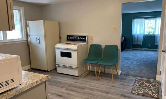Niagara Falls Apartment | Immaculate Gianna Hotel, Minutes from Falls & Casino!