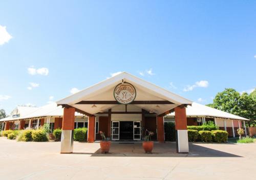 Cloncurry Hotel | Discover The Gidgee Inn: 4-Star Comfort with Pool & Dining