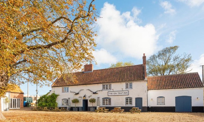 Hunstanton Hotel | Discover The Gin Trap Inn: Pet-Friendly Getaway Awaits