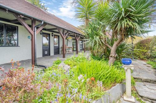 Mumbles Apartment | Family-Friendly Stay at The Gite - Perfect for All Ages