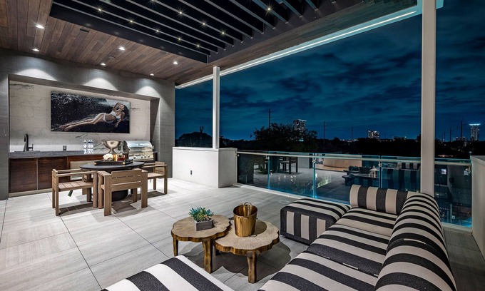 Hyde Park House | Experience The Glass Haus: Rooftop Terrace & Spa Oasis