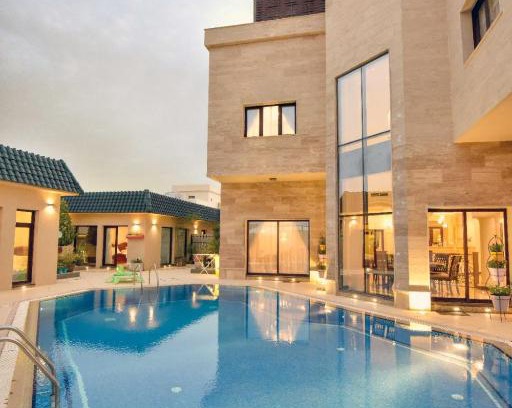 Doha Villa | Experience Elegance at The Glasshouse: Ideal for Families