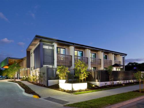 Eight Mile Plains Hotel | Glen Hotel and Suites: Oceanfront Bliss with 5-Star Amenities