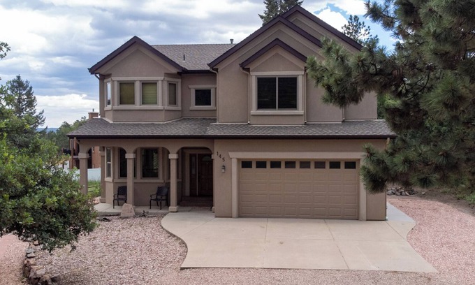 Palmer Lake House | Relax at The Glen House: 4-Bedroom Home with Hot Tub